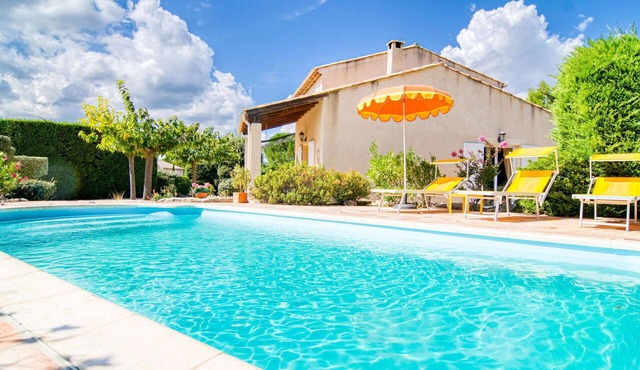 Lovely apartment for 8 people with WIFI, private pool, TV and terrace
