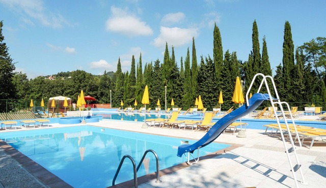 Lovely apartment in villa for 4 people with WIFI, pool, TV, patio and pets allowed