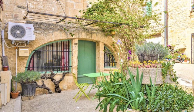 Lovely Apartment In Remoulins With Wifi