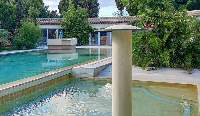 Lovely home in Aramon