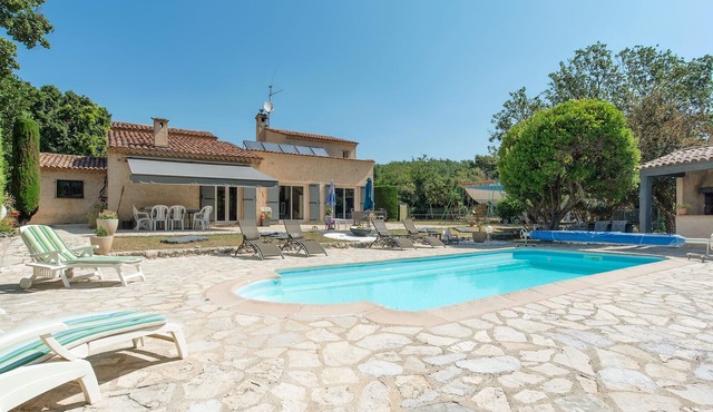 Lovely home in Saint Cezaire