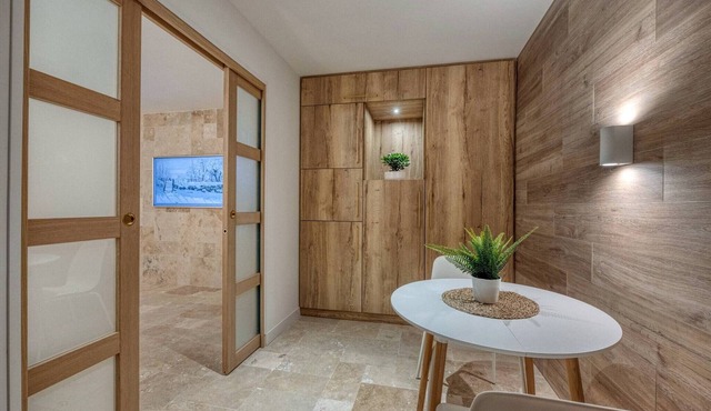 Luxurious Romantic Suite with Jacuzzi, Wi-Fi, and Air Conditioning