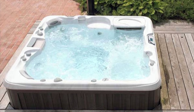 Luxury apartment with jacuzzi.