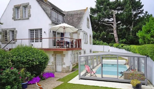Luxury Breton villa with pool and sea view in St. Quay-Portrieux