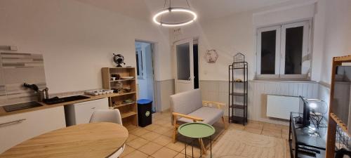 Lys rdc centre-ville T2 rénové cocon cosy parking 34m2
