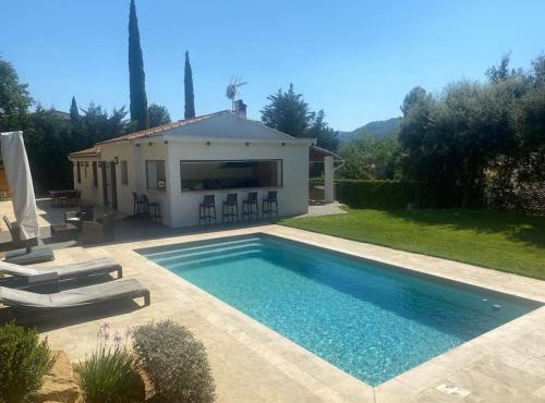 Magnifique Villa Le Sud Climatisée à 10 mn des Plages avec Piscine pour 6 Personnes Classée 4 Etoiles à Le Beausset