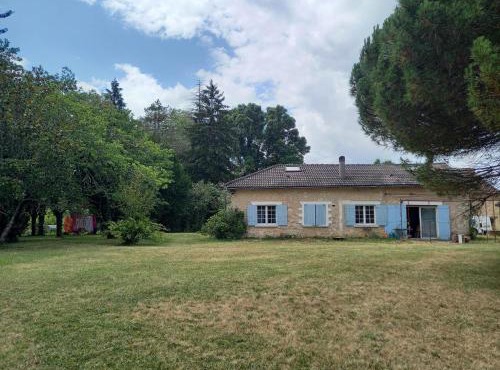 Maison au calme sur une propriété de 40 hectares