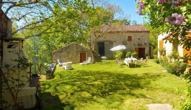 Maison charmante à Les Junies avec vue sur jardin