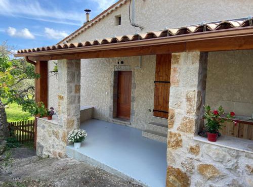 Maison en pierres rénovée La Bergerie MONS 83