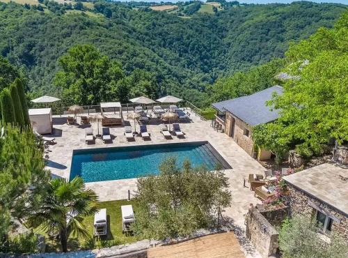 Maison spacieuse avec piscine à Maleville