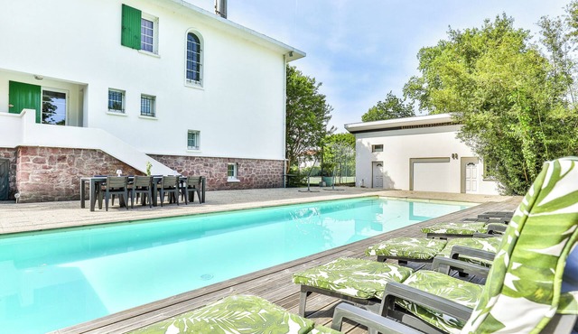 Maroutine - AC - Piscine & Tennis