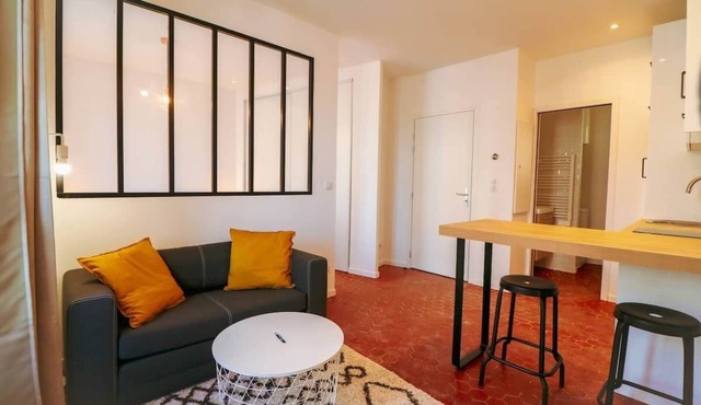 Modern & Comfortable One-Bedroom Apartment with Balcony