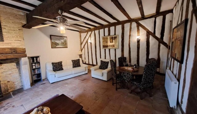 Mulberry Lodge 16th Century farmhouse in rural setting