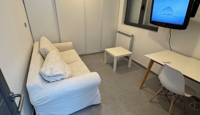New furnished studio with bathroom and veranda in a quiet location 10 minutes from the center of town