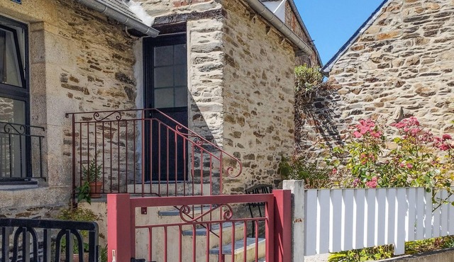 Nice home in Lannion with WiFi