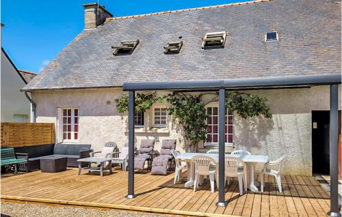 Nice Home In Ploumilliau With Wifi