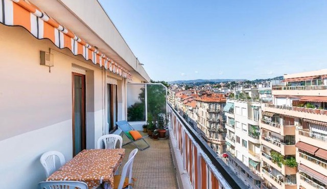 Nice Port Apartment Top Floor Terrace Near Transport Sleeps 4