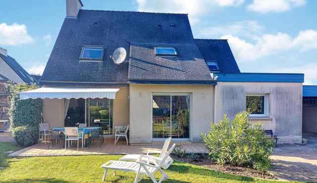 Pet friendly home in Locquénolé with WiFi