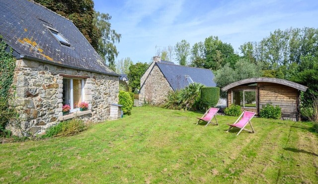 “Petite Maison & Wellness Area” with Jacuzzi, Wi-Fi, Terrace and Private Garden
