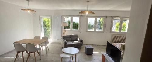 pied-à-terre tout équipé avec coin nuit et jardin