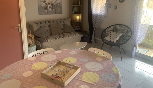 PLEASANT AIR-CONDITIONED HOUSE IN A QUIET LOCATION NEAR THE SEA: BEACH 150M AWAY