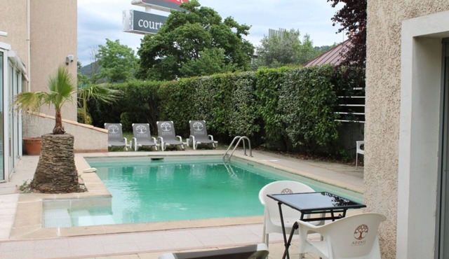 Près de la Gare ! Chambre simple + Piscine et WiFi