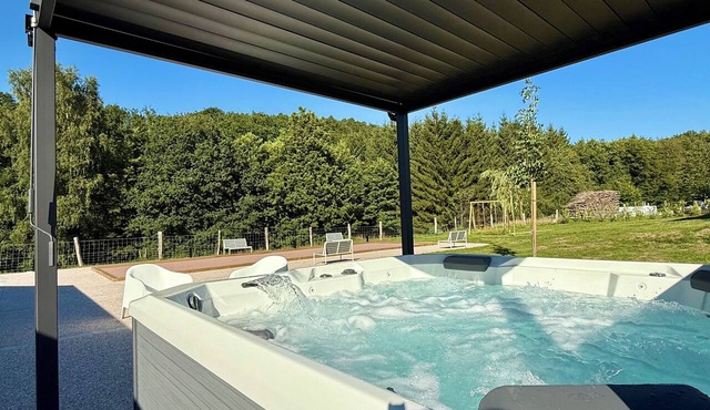 Premium Vacation Rental Spa Billiards Pétanque 6 suites 14 people Near Gérardmer