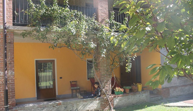 pretty independent part of the building with arcade and private garden