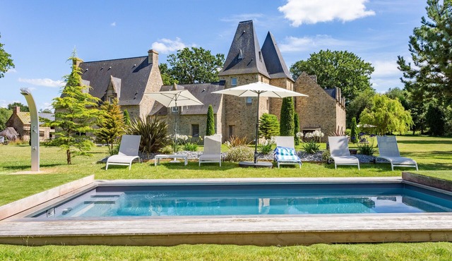 Private manor house in Pléac - 20 people.- Heated swimming pool