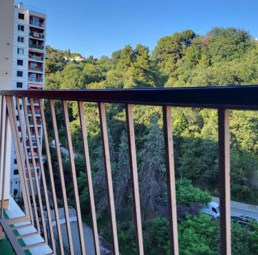 Private Room-2 in HANNANA Apartment- 2 min walk To Tram 12 min to Nice train station 15 min to Massena Place