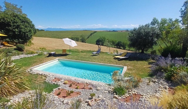 Private spa, heated pool, and garden (4,000 m²). Brunch included—and it's top-notch.