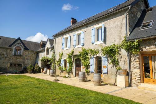 Pyreneasy 3 Gites, 8 bedrooms for a large group