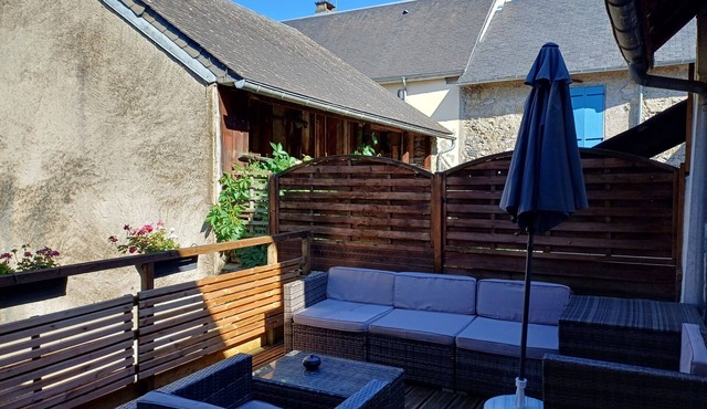 Pyrenees family house for 10 people. games room, billiards, terrace.