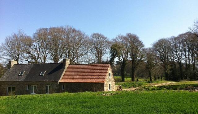 Quiet gîte in the park of a castle