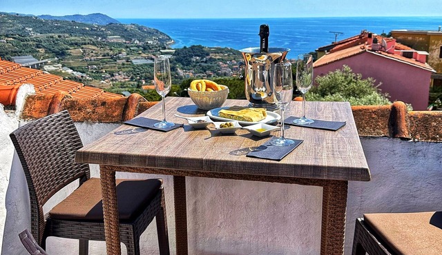 Quiet vacation home, sea view, 3km to the beach (008024-LT-0073).ferieninligurien.