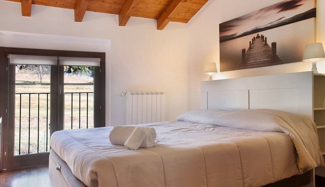 “Relax Between Mountains and Lakes” Apartment with Balcony and Wi-Fi