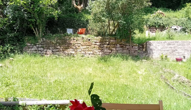 Renovated 130 m² house in Saint-Quirin with a terrace, pergola, and Wi-Fi; sleeps up to 8 people