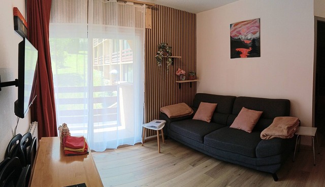 Renovated one-bedroom apartment with private parking and a balcony. Quiet, bright, and close to everything. Rated 2*