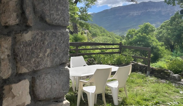 Room 'Chambre Violette' with Mountain View, Shared Terrace and Shared Garden