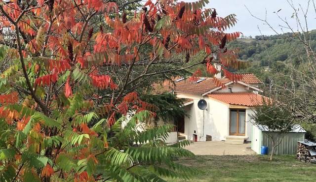 Rural cottage, beautiful views, Large garden 10min from the Château de Bournazel