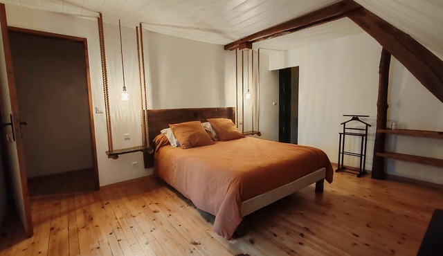 “Sans Chichi Chambres Et Table” Guesthouse with Shared Terrace, Garden, and Wi-Fi