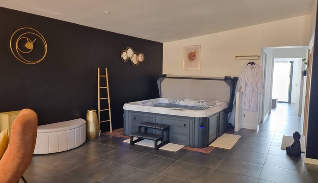 Sauna and jacuzzi, close to the beach, a place to relax!