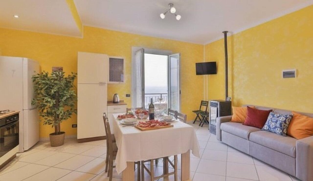 Sea view apartment with balcony and A/C | Ap09