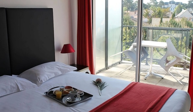 Seaside La Baule Stay | Pet-Allowed | 0.6 mi to La Baule Beach