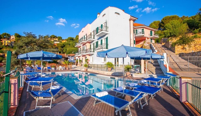 Seaview Pool Retreat - M9, Andora, Italy