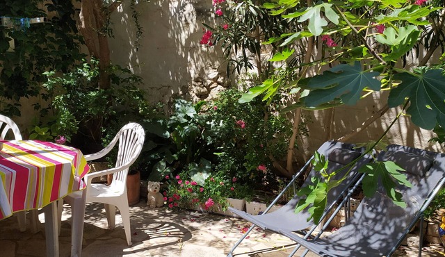 Self-contained studio with terrace on the first floor of a Provencal house