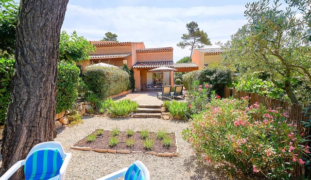 Semi-detached house, 1 bathroom, sleeps 4