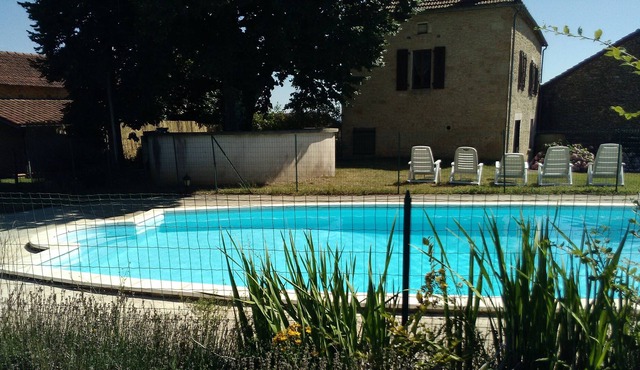 Set of two cottages with shared pool for 13 people