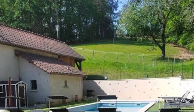 SIBO GITE apartment 4 pers, swimming pool, nature and city