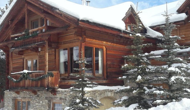 Solid wood chalet, 135 m2 duplex, generous volumes, cosy atmosphere